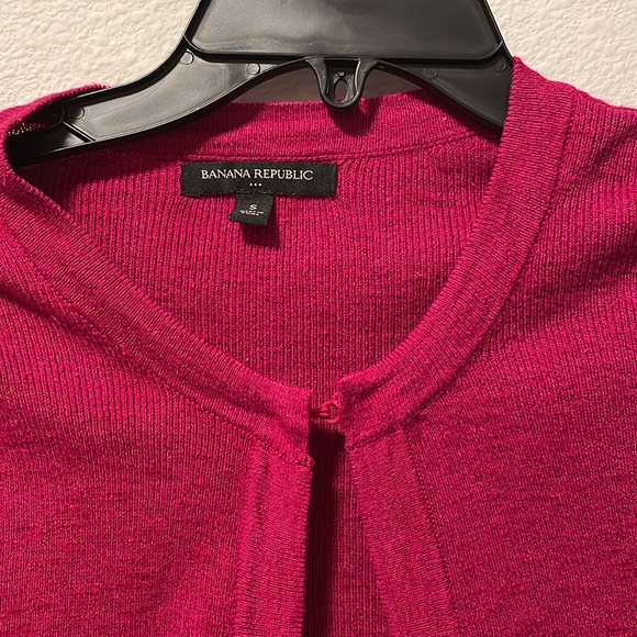 A Fuchsia Banana Republic Cropped Cardigan! - Picture 2 of 11